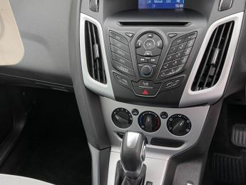 Ford Focus 1.6 Zetec Navigator Powershift Euro 5 5dr
