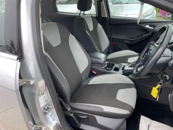 Ford Focus 1.6 Zetec Navigator Powershift Euro 5 5dr