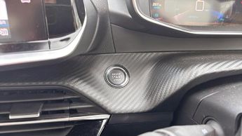 Peugeot 208 Allure Premium + Ptch Ss A