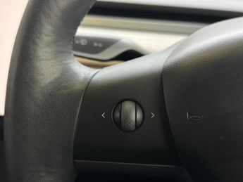 Tesla Model 3 Auto RWD 4dr
