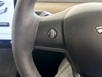 Tesla Model 3 Standard Range Plus Auto RWD 4dr