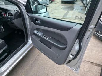 Ford Focus 1.8 Zetec 5dr