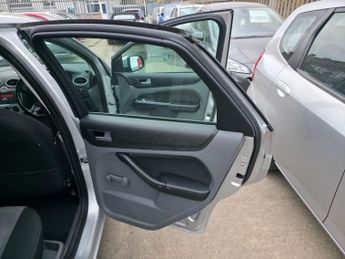 Ford Focus 1.8 Zetec 5dr