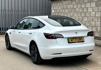 Tesla Model 3 Standard Range Plus Auto RWD 4dr