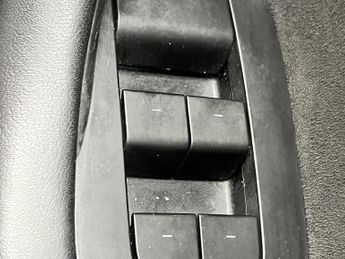 Tesla Model 3 Standard Range Plus Auto RWD 4dr