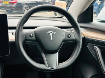 Tesla Model 3 Auto RWD 4dr