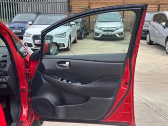 Nissan Leaf 24kWh Acenta Auto 5dr