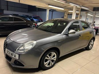 Alfa Romeo Giulietta 1.6 JTDM-2 Lusso Euro 5 (s/s) 5dr