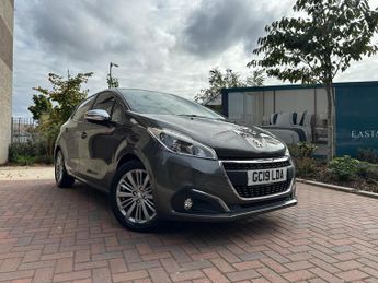 Peugeot 208 1.2 PureTech Signature Euro 6 (s/s) 5dr