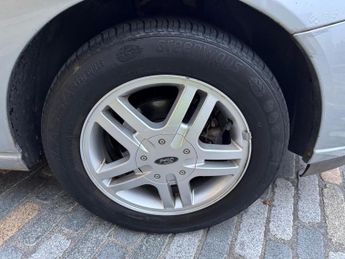 Ford Focus 1.6i 16v Zetec 5dr