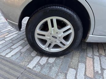 Ford Focus 1.6i 16v Zetec 5dr