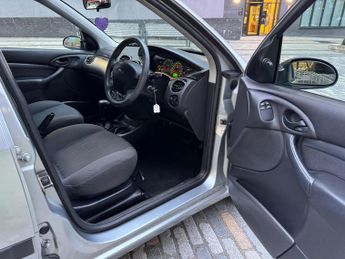 Ford Focus 1.6i 16v Zetec 5dr