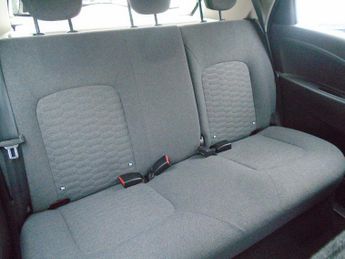 Renault Zoe R135 EV50 52kWh Iconic Auto 5dr (Rapid Charge)