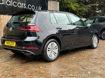 Volkswagen e-Golf 35.8kWh e-Golf Auto 5dr
