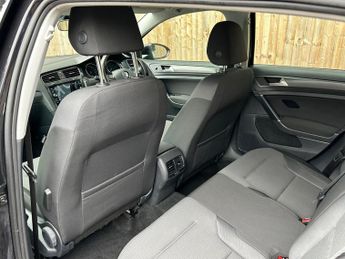 Volkswagen e-Golf 35.8kWh e-Golf Auto 5dr