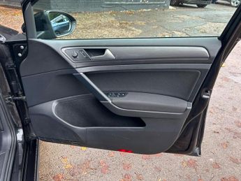 Volkswagen e-Golf 35.8kWh e-Golf Auto 5dr
