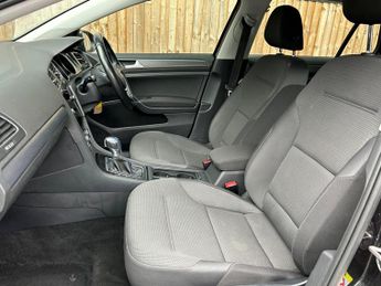 Volkswagen e-Golf 35.8kWh e-Golf Auto 5dr