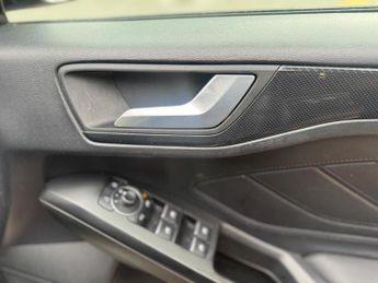Ford Focus 1.0T EcoBoost MHEV ST-Line Vignale Euro 6 (s/s) 5dr