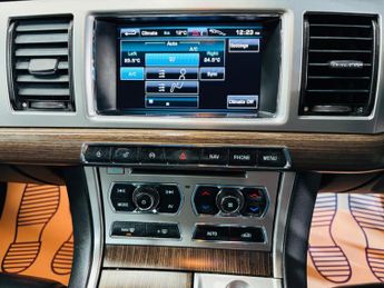 Jaguar XF 2.2d Luxury Auto Euro 5 (s/s) 4dr