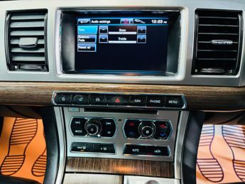 Jaguar XF 2.2d Luxury Auto Euro 5 (s/s) 4dr