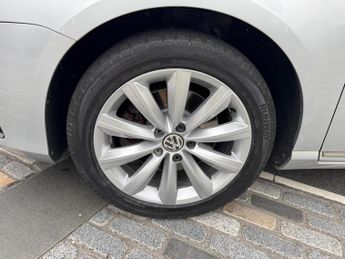 Volkswagen Passat 2.0 TDI BlueMotion Tech Highline DSG Euro 5 (s/s) 5dr
