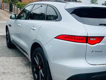 Jaguar F-PACE 2.0 D180 R-Sport Auto AWD Euro 6 (s/s) 5dr