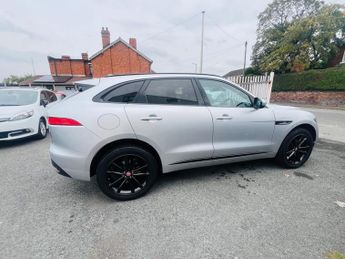 Jaguar F-PACE 2.0 D180 R-Sport Auto AWD Euro 6 (s/s) 5dr