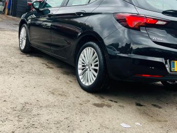 Vauxhall Astra 1.6 CDTi BlueInjection Elite Nav Auto Euro 6 5dr