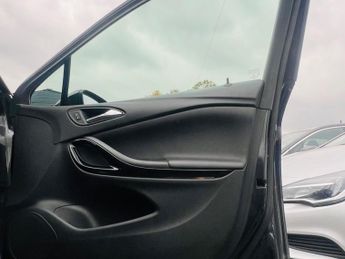 Vauxhall Astra 1.6 CDTi BlueInjection Elite Nav Auto Euro 6 5dr