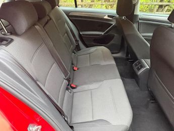 Volkswagen Golf 1.6 TDI SE Nav DSG Euro 6 (s/s) 5dr