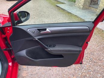 Volkswagen Golf 1.6 TDI SE Nav DSG Euro 6 (s/s) 5dr