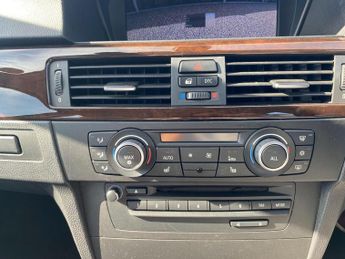 BMW 3 Series 2.0 320i SE Touring 5dr Petrol Steptronic Euro 5 (170 ps)