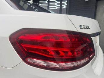 MERCEDES-BENZ E-CLASS 2.1 E220 CDI SE Saloon 4dr Diesel G-Tronic+ Euro 5 (s/s) (170 ps