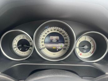 MERCEDES-BENZ E-CLASS 2.1 E220 CDI SE Saloon 4dr Diesel G-Tronic+ Euro 5 (s/s) (170 ps