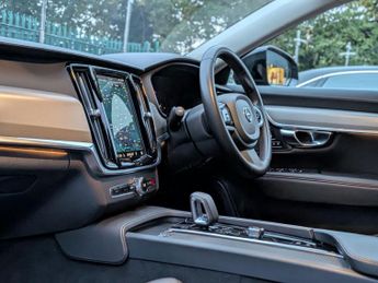 Volvo V90 2.0 B4 MHEV Plus Auto Euro 6 (s/s) 5dr