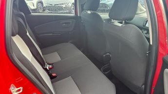 Toyota Yaris 1.5 VVT-h Icon E-CVT Euro 6 (s/s) 5dr