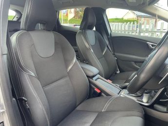 Volvo V40 2.0 D4 R-Design Hatchback 5dr Diesel Auto Euro 6 (s/s) (190 ps)