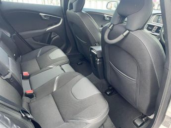 Volvo V40 2.0 D4 R-Design Nav Hatchback 5dr Diesel Auto Euro 6 (s/s) (190 