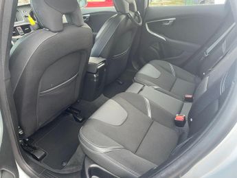 Volvo V40 2.0 D4 R-Design Nav Hatchback 5dr Diesel Auto Euro 6 (s/s) (190 