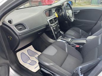 Volvo V40 2.0 D4 R-Design Hatchback 5dr Diesel Auto Euro 6 (s/s) (190 ps)
