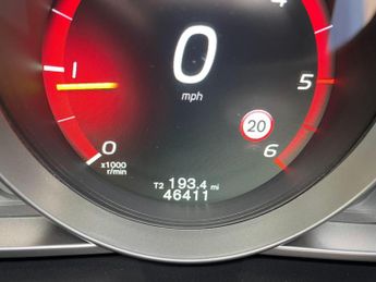 Volvo V40 2.0 D4 R-Design Nav Hatchback 5dr Diesel Auto Euro 6 (s/s) (190 