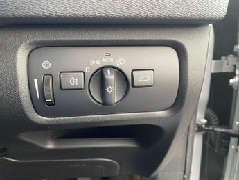 Volvo V40 2.0 D4 R-Design Lux Hatchback 5dr Diesel Geartronic Euro 5 (s/s)