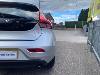 Volvo V40 2.0 D4 R-Design Hatchback 5dr Diesel Auto Euro 6 (s/s) (190 ps)