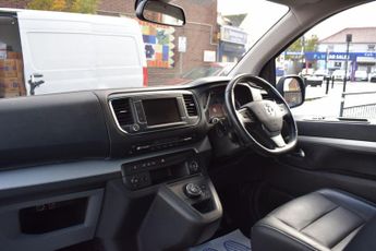 Vauxhall Vivaro Life 2.0 Turbo D Elite L Auto LWB Euro 6 (s/s) 5dr (8 Seat)