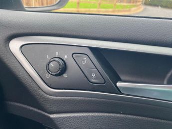 Volkswagen Golf 1.2 TSI BlueMotion Tech S Hatchback 5dr Petrol DSG Euro 5 (s/s) 