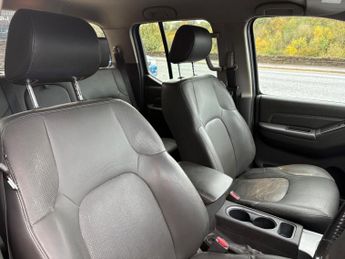 Nissan Navara 2.5 dCi Tekna Auto 4WD Euro 5 4dr