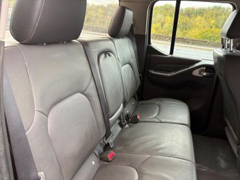 Nissan Navara 2.5 dCi Tekna Auto 4WD Euro 5 4dr