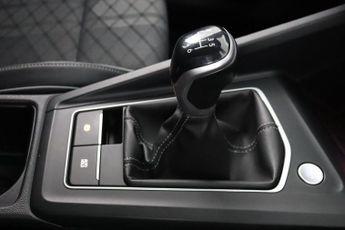 Volkswagen Golf 1.5 TSI R-Line Euro 6 (s/s) 5dr