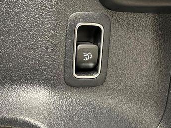 Mercedes-Benz GLA 1.3 GLA200h MHEV Sport (Executive) 7G-DCT Euro 6 (s/s) 5dr