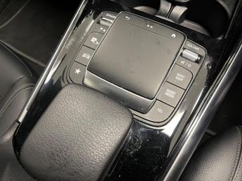 Mercedes-Benz GLA 1.3 GLA200h MHEV Sport (Executive) 7G-DCT Euro 6 (s/s) 5dr